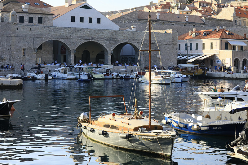 杜布罗夫尼克要塞城墙内的港口图片素材