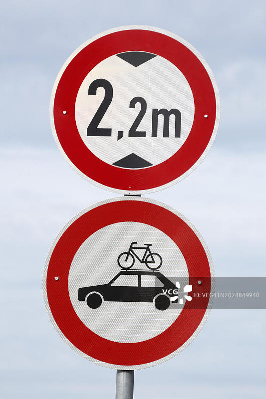 禁止超过规定高度的车辆和带自行车的汽车，交通标志，德国，欧洲图片素材