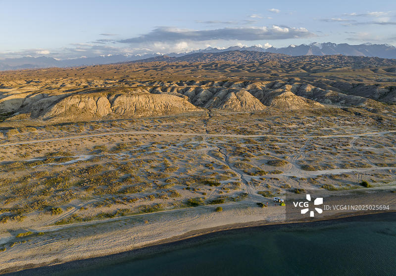 吉尔吉斯斯坦伊塞克湖湖畔景观航拍，亚洲图片素材