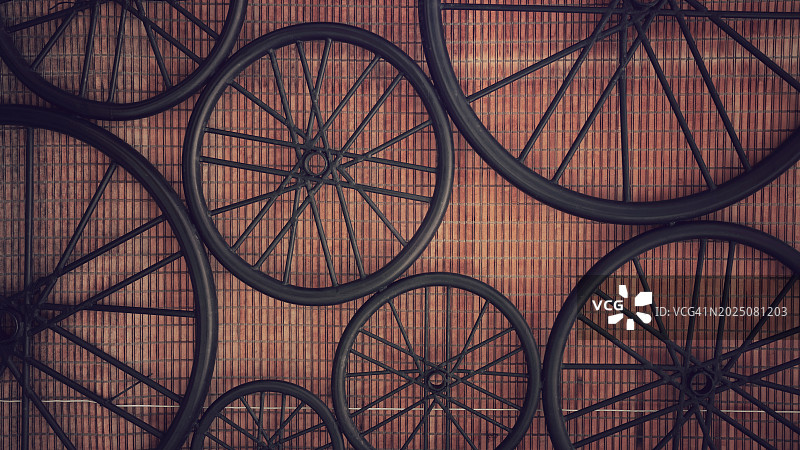 墙上的木轮和竹席装饰图片素材