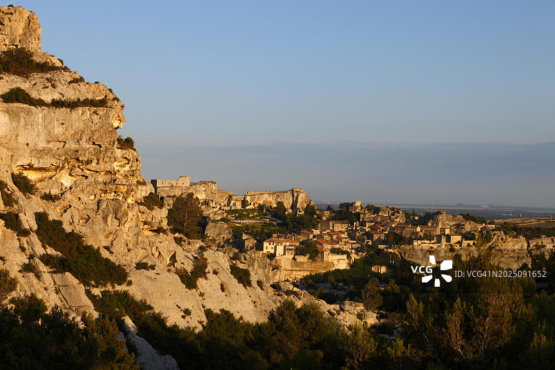 法国阿尔皮勒山莱博德普罗旺斯傍晚图片素材