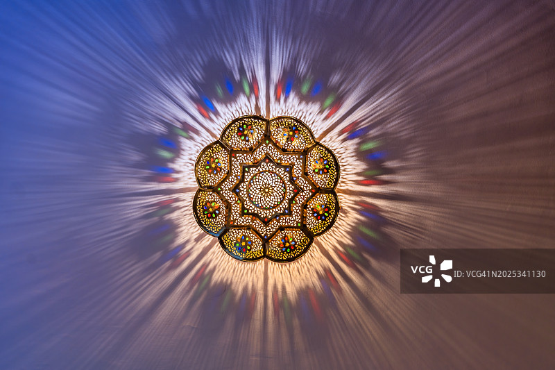 精致摩洛哥灯具彩色光影艺术背景图片素材