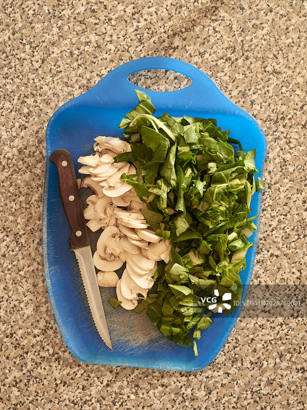 切割板上的蔬菜图片素材