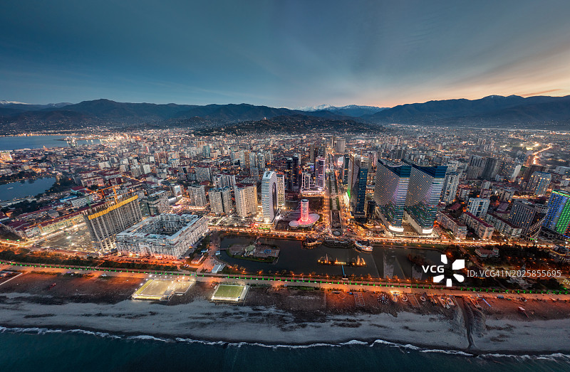 傍晚时分巴统市中心现代建筑群航拍图片素材