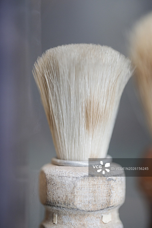 旧理发刷和刀片，微距摄影图片素材