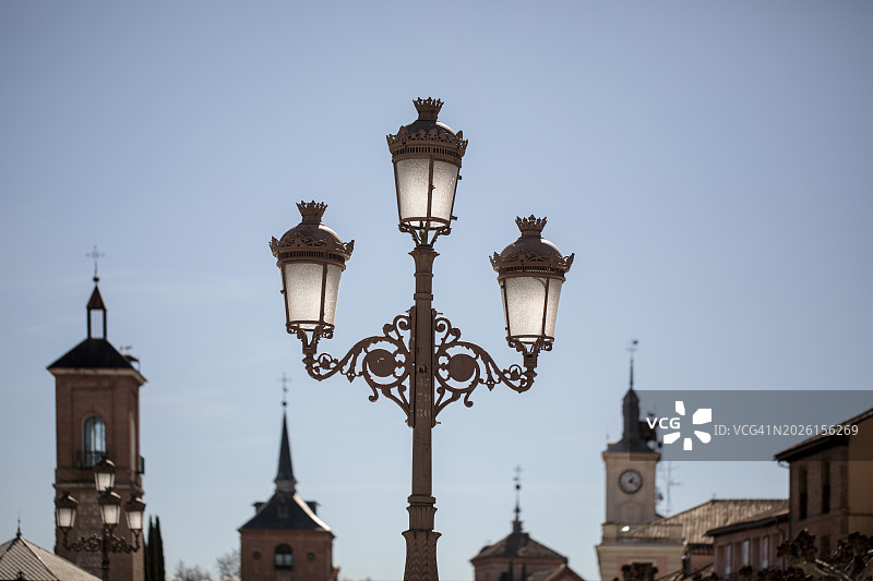 城市里的旧日光路灯图片素材