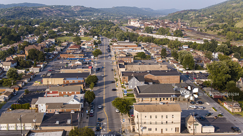 宾夕法尼亚州帕默顿山区市中心特拉华大道的稀少车辆图片素材
