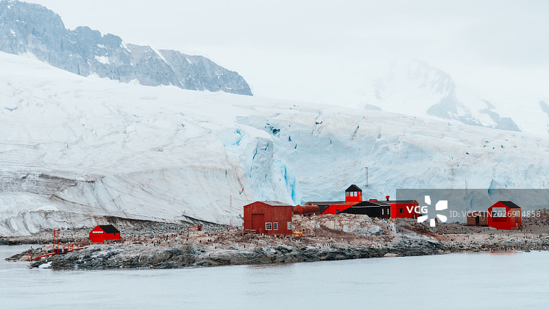 乔治国王岛的南极洲科学考察站冰川海岸图片素材