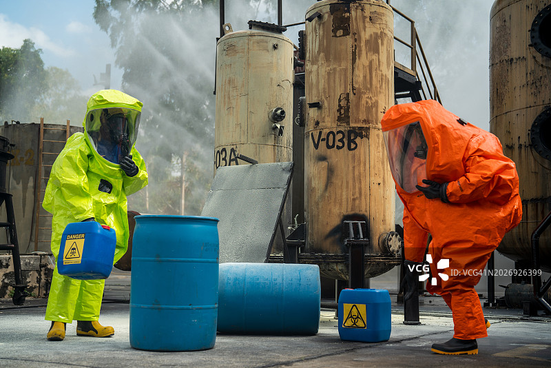 化学品泄漏事故救援行动图片素材
