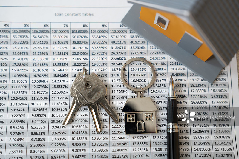 银行计算房屋贷款利率图片素材