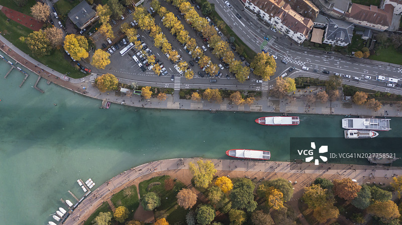 法国旅游地标无人机航拍：安纳西古镇中世纪建筑日落美景图片素材