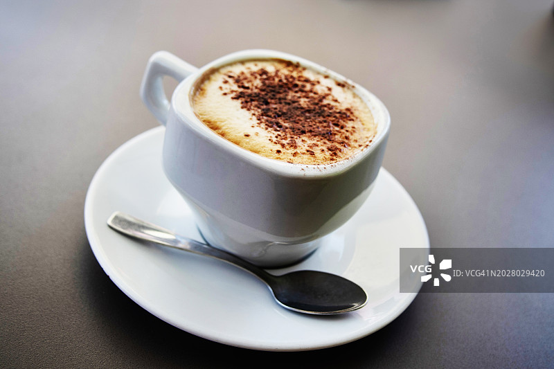 户外咖啡馆的卡布奇诺咖啡图片素材