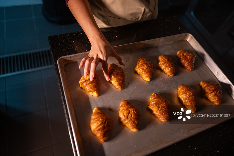 面团到美味：亚洲烘焙学徒之旅图片素材