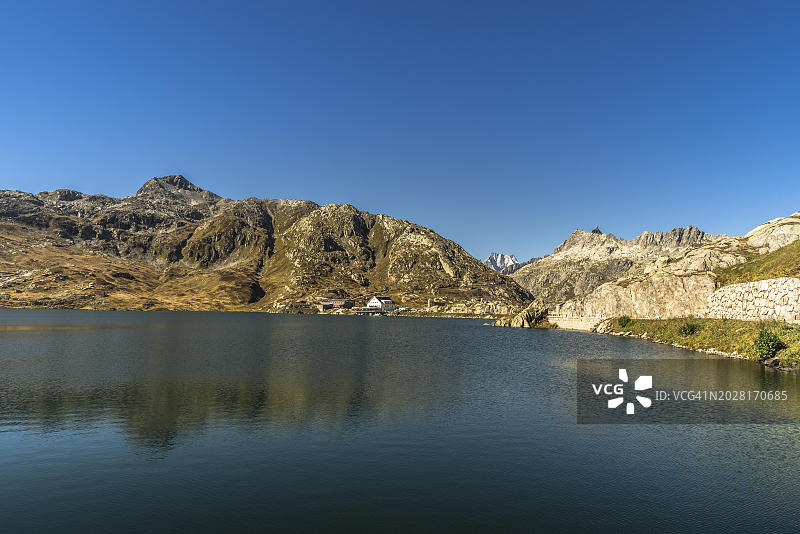 瑞士瓦莱州格里姆瑟尔山口Totensee湖山景图片素材