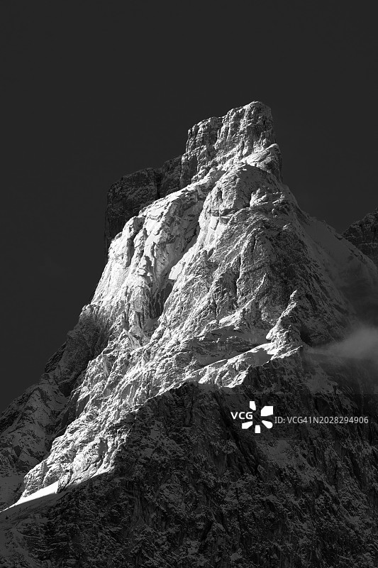 加拿大艾伯塔省加拿大落基山脉的风塔山特写图片素材