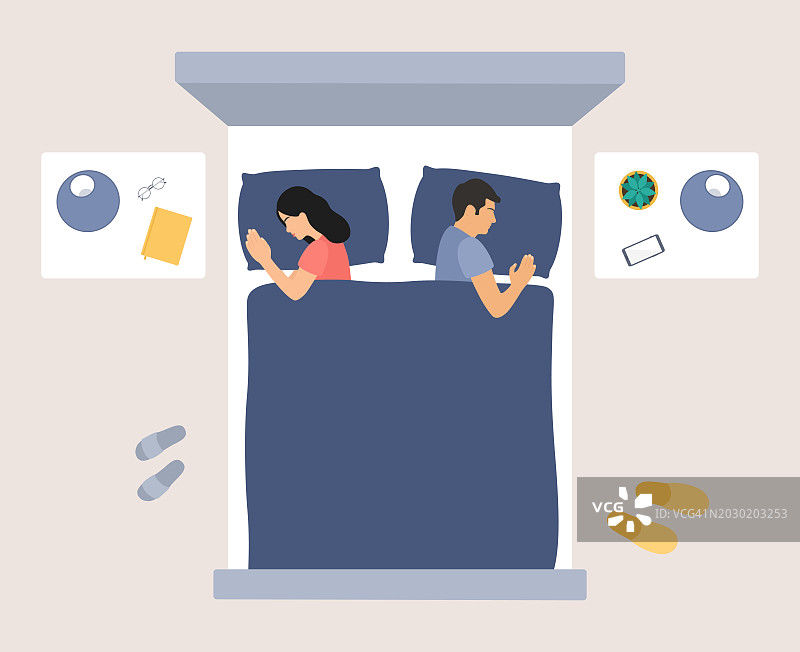年轻夫妇在床上背靠背睡觉的俯视图：关系问题和分手概念图片素材
