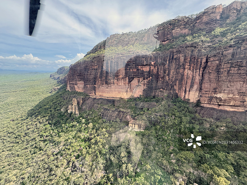 澳大利亚昆士兰州穆利根山的砂岩峭壁岩层图片素材
