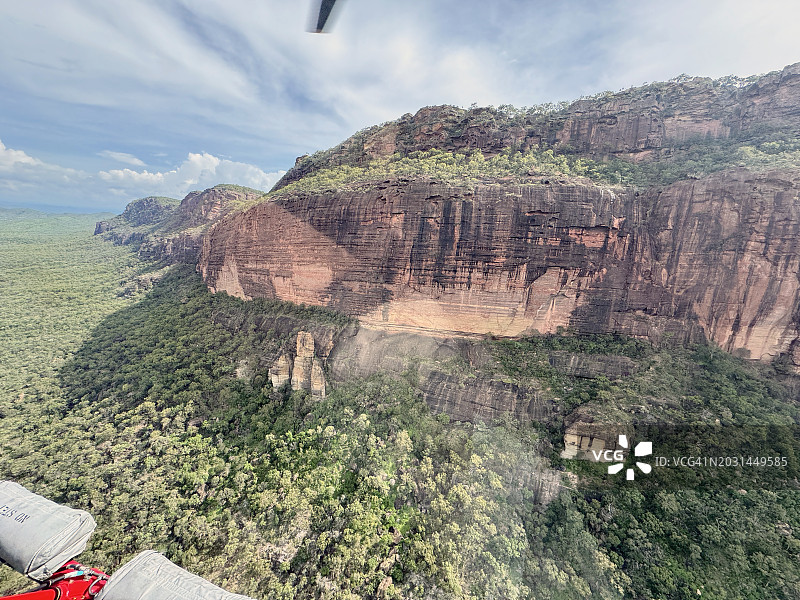 澳大利亚昆士兰州穆利根山的砂岩峭壁岩层图片素材