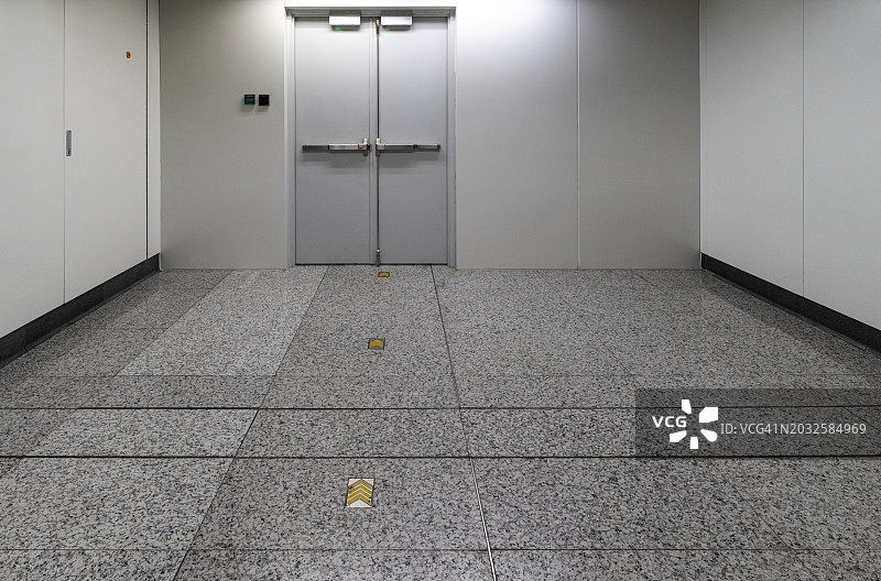 防火门入口处的空地图片素材