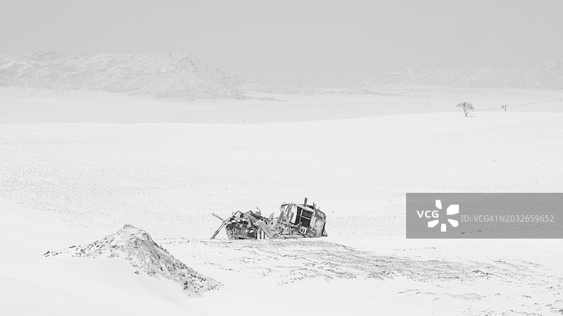 纳米比亚吕德里茨附近加雷布车站脱轨火车的红外图像图片素材