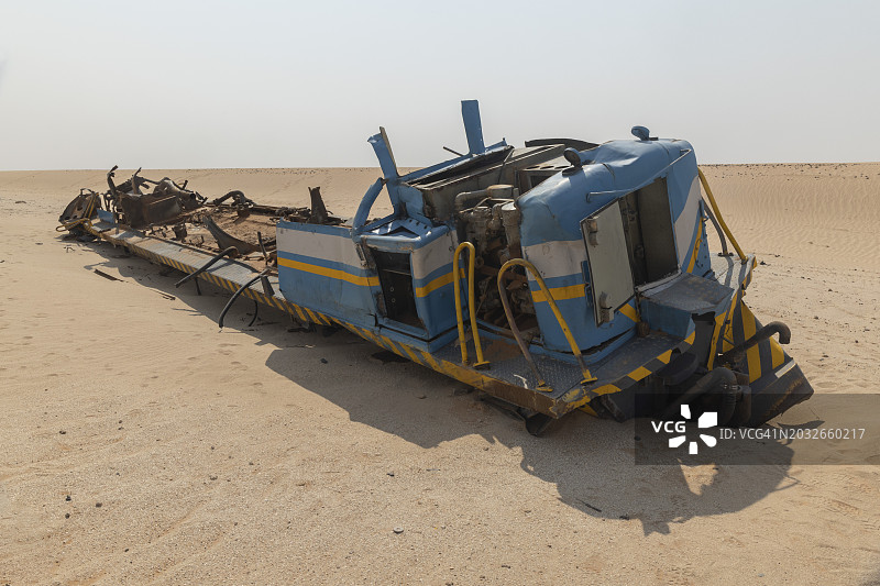 纳米比亚吕德里茨附近加雷布车站脱轨火车的红外图像图片素材