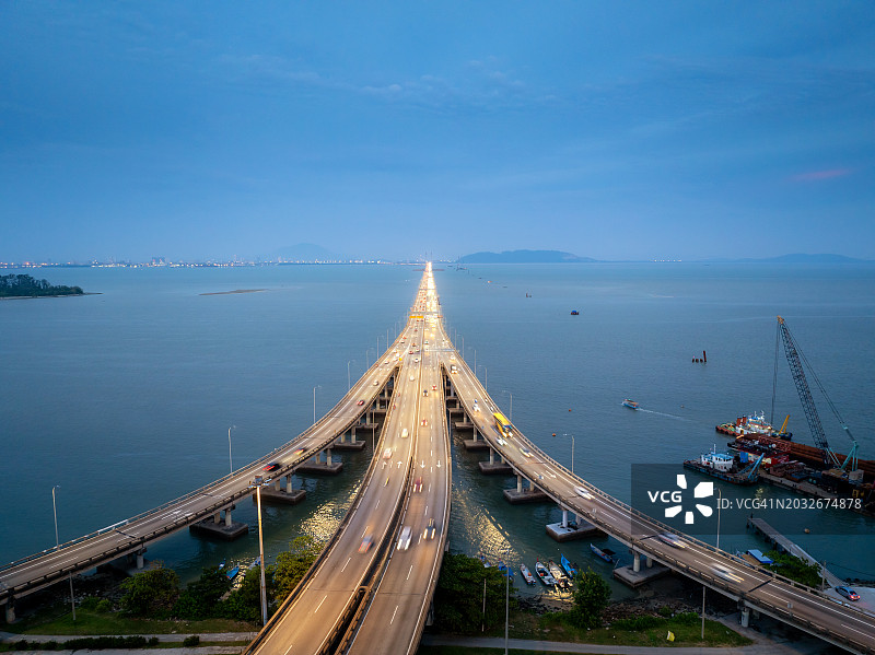 马来西亚槟城大桥夜景图片素材