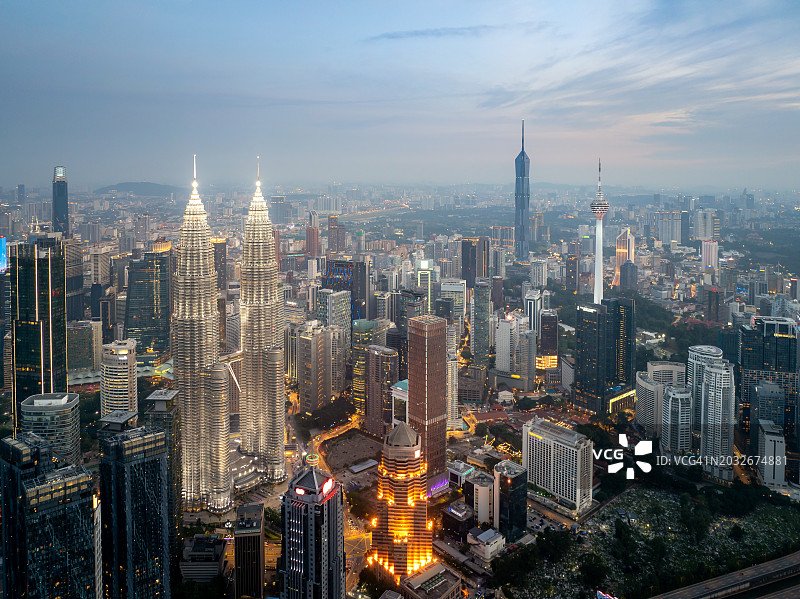 吉隆坡商业区夜景灯光秀图片素材
