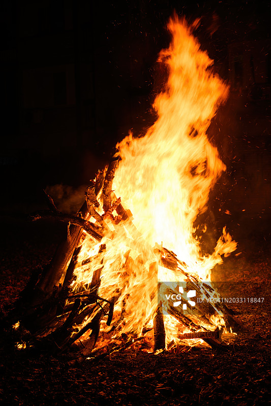 夜晚篝火特写图片素材