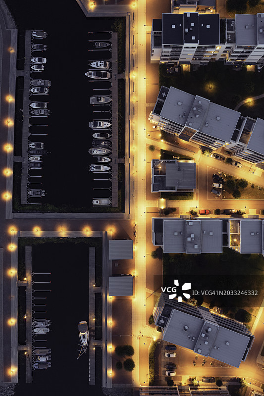 从上方看到的码头公寓楼夜景图片素材