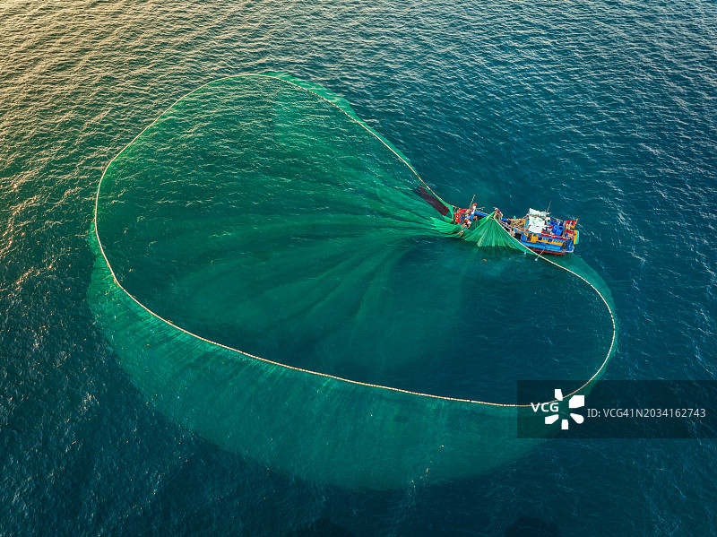 在芽庄海域捕鱼图片素材