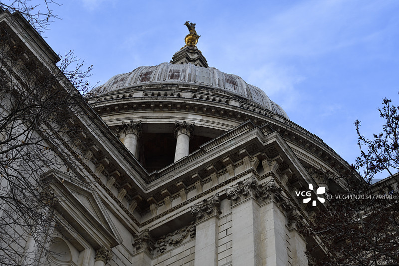 从圣保罗教堂墓地看圣保罗大教堂图片素材