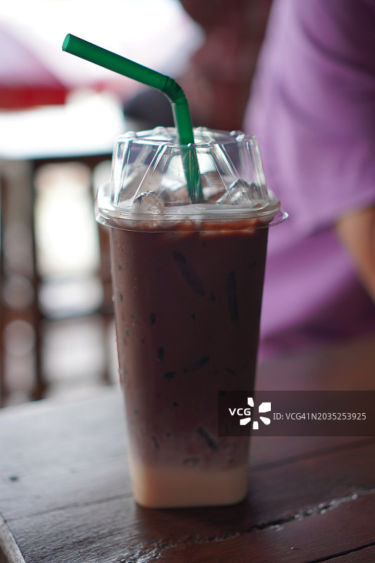 塑料杯装巧克力薄荷冰图片素材