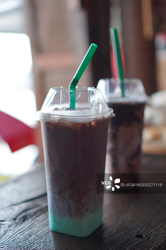 塑料杯装巧克力薄荷冰图片素材