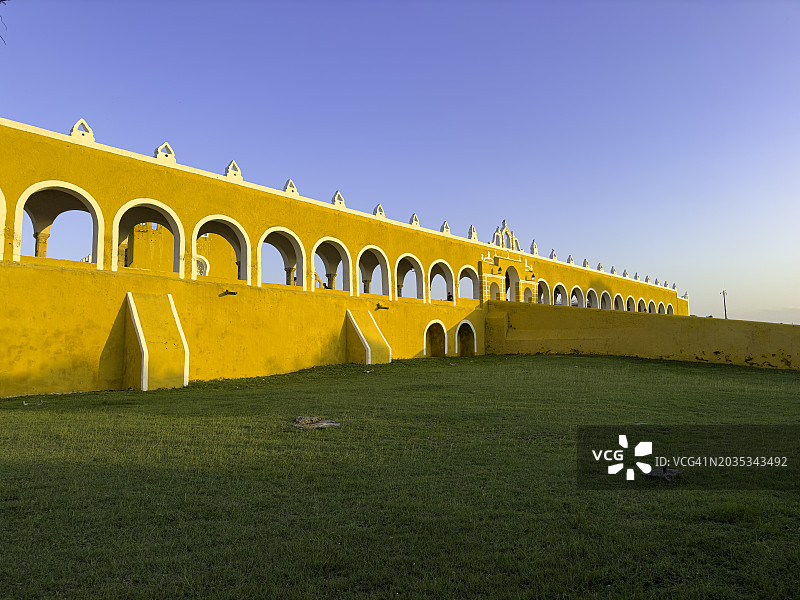 伊萨马尔圣安东尼奥修道院拱廊，尤卡坦图片素材