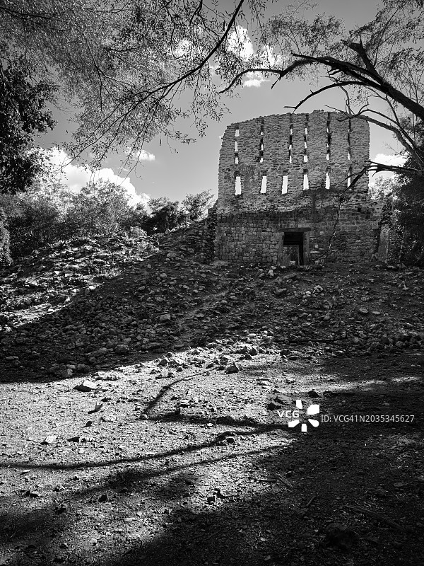 萨伊尔玛雅考古遗址中埃尔米拉多尔的开放式屋脊图片素材