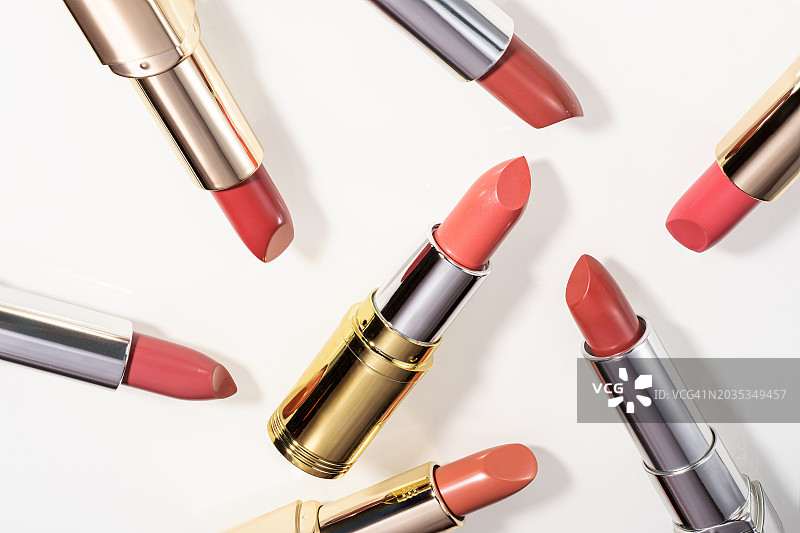 红粉米色浅棕色唇膏图案（白色背景）图片素材