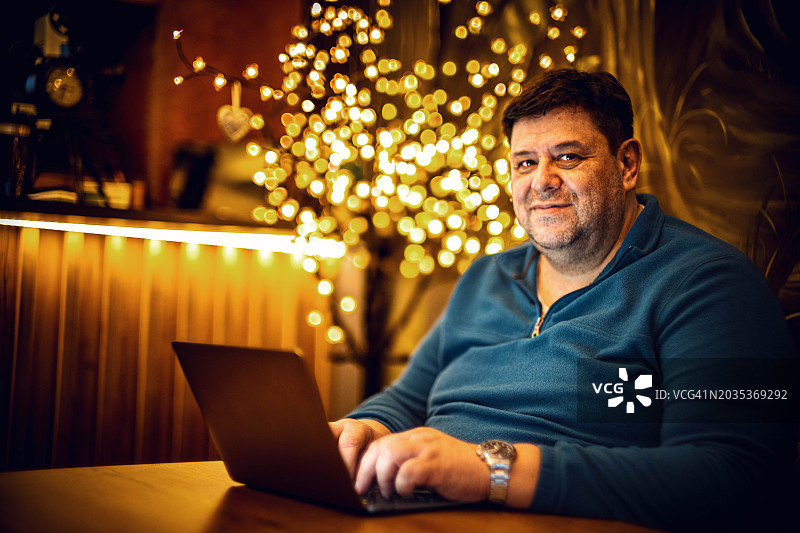 身材高大的男人们图片素材