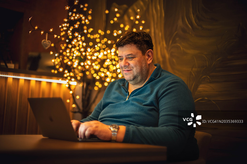 在公共场所工作图片素材