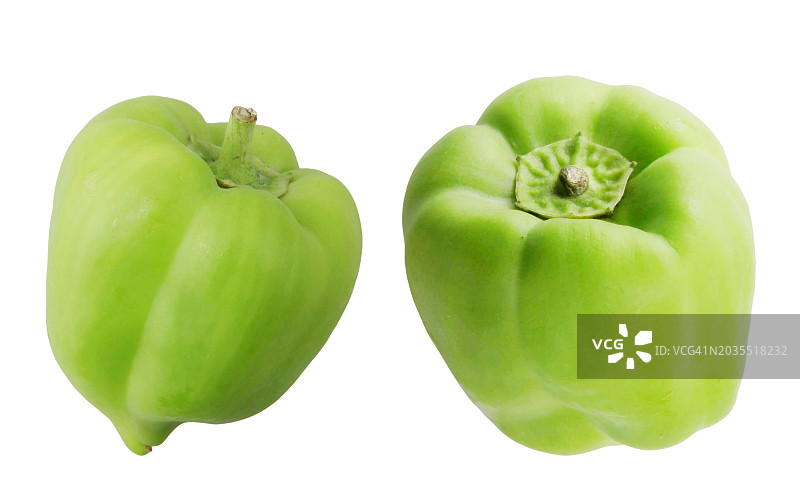 白色背景上的有机绿色辣椒图片素材