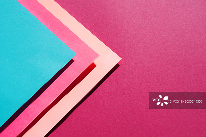 通用彩色背景。文本和图片背景。纸质底。留白。亮粉色-蓝色背景。图片素材