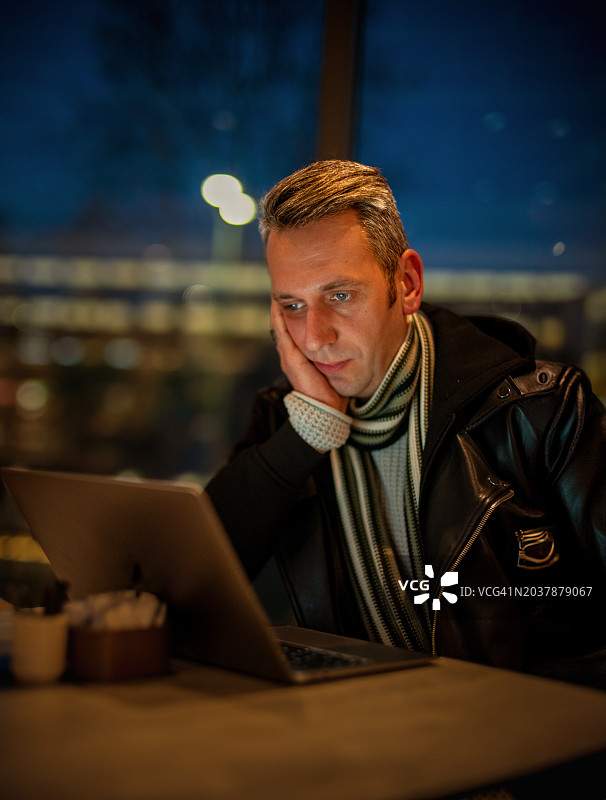 工作的男人图片素材