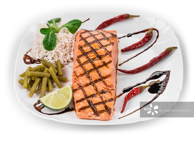 白色背景中盘里的食物俯视图图片素材