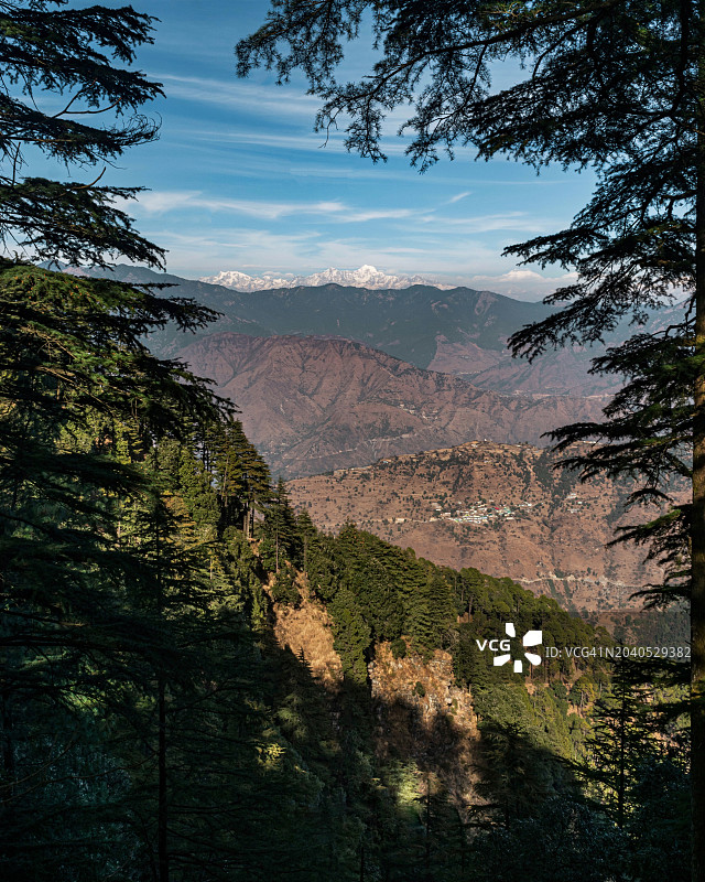 德拉敦北阿坎德邦山脉风景，印度图片素材
