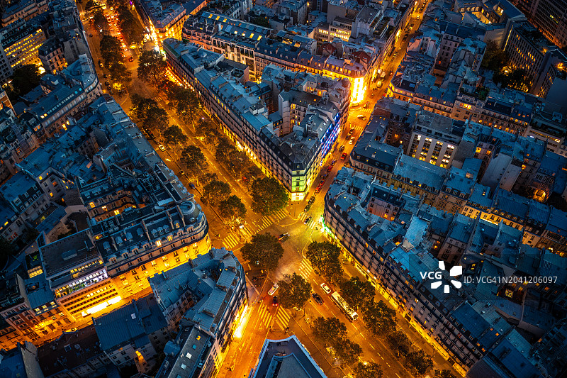 巴黎夜景：第八区和街道图片素材
