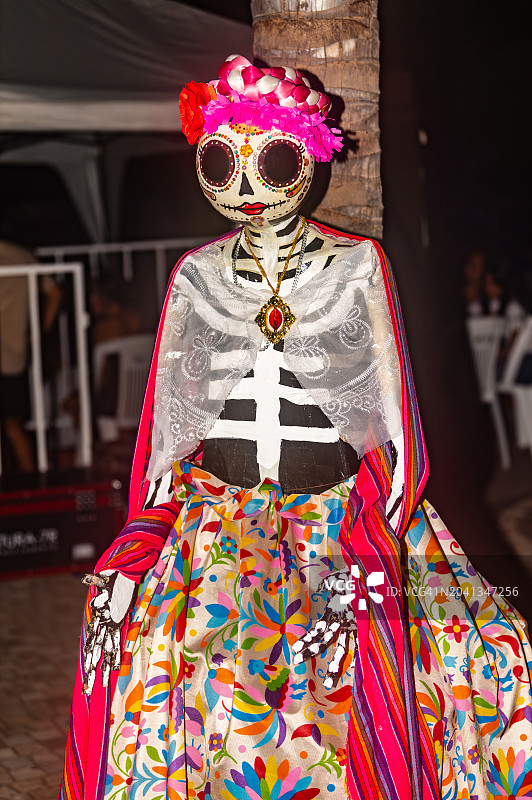 墨西哥亡灵节期间展出的卡特琳娜骷髅装饰品图片素材