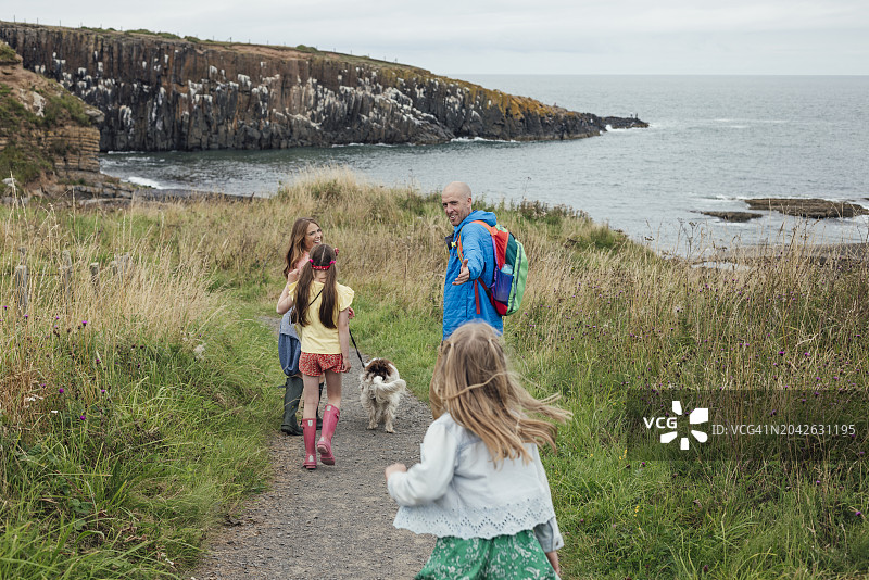 遛狗风光图片素材