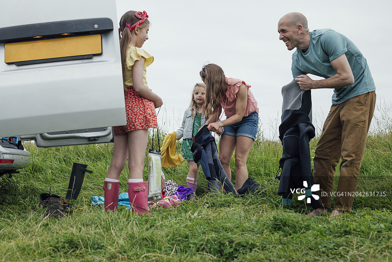 女孩们准备好了图片素材