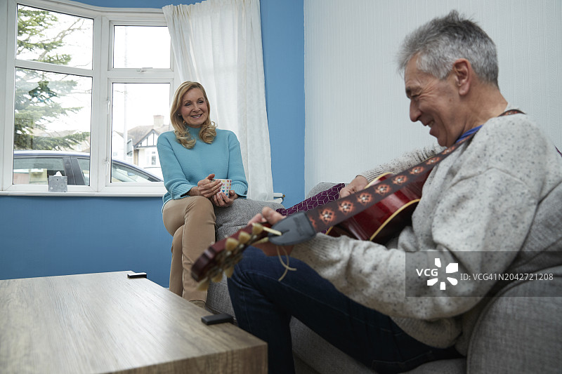 居家老年夫妇图片素材