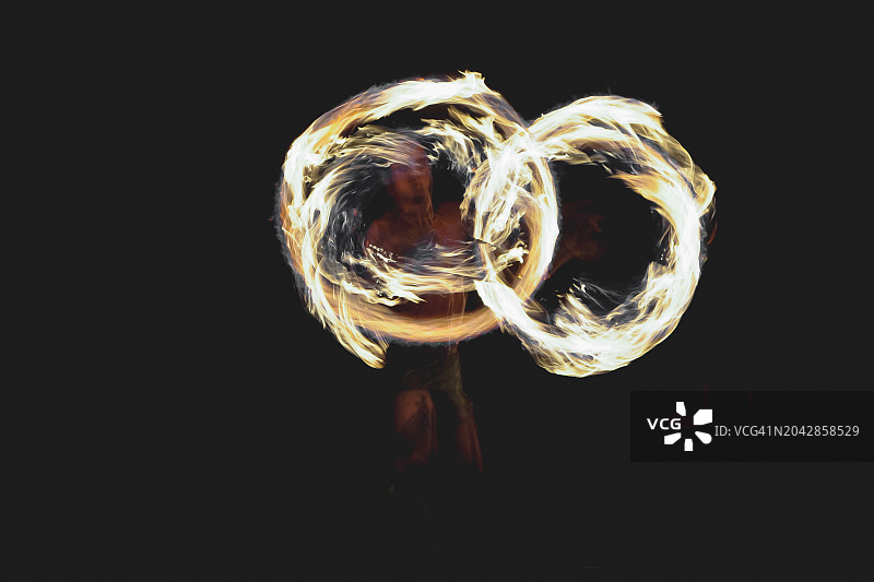 火焰舞者图片素材