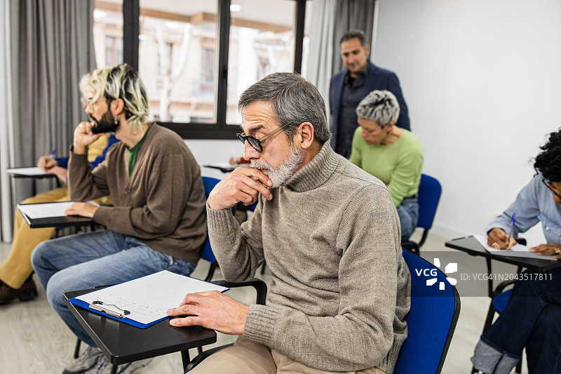 学生考试场景图片素材